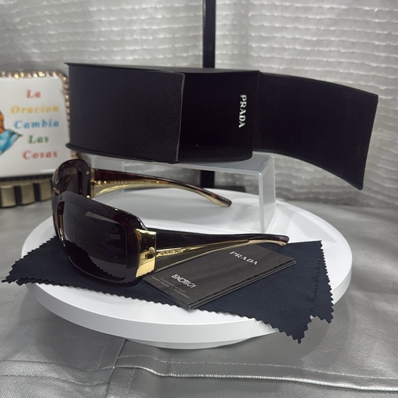(Z6) PRADA Vintage Sunglasses
SPR 01H 2AU-5G1 - Picture 1 of 14